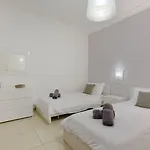 Luxury With Side Seaviews And Pool, Location By Buena Vista * Слима