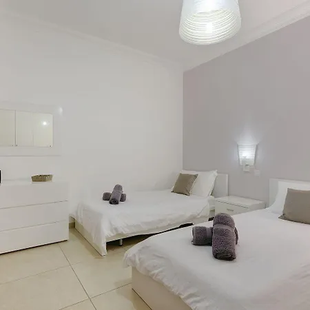 Luxury With Side Seaviews And Pool, Location By Buena Vista * Sliema