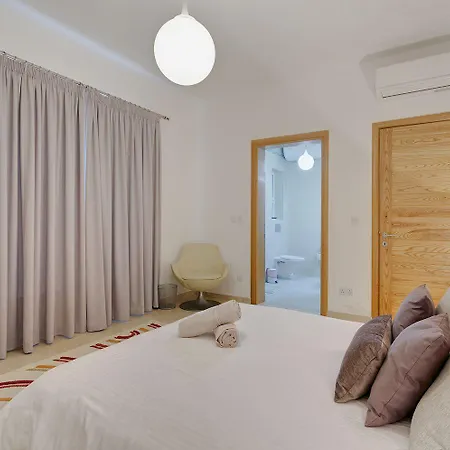 Luxury With Side Seaviews And Pool, Location Apartman