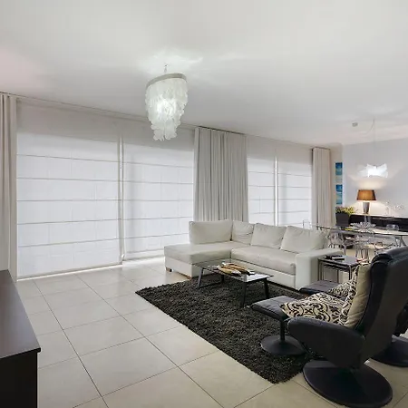 Luxury With Side Seaviews And Pool, Location By Buena Vista *