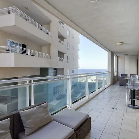 Apartman Luxury With Side Seaviews And Pool, Location