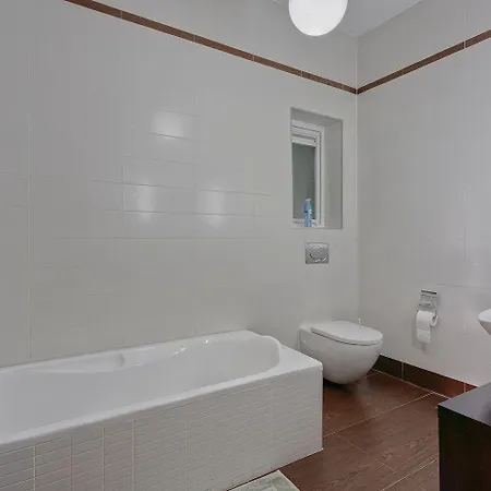 Luxury With Side Seaviews And Pool, Location Sliema