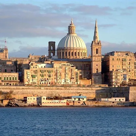 Luxury With Side Seaviews And Pool, Location Appartement Sliema
