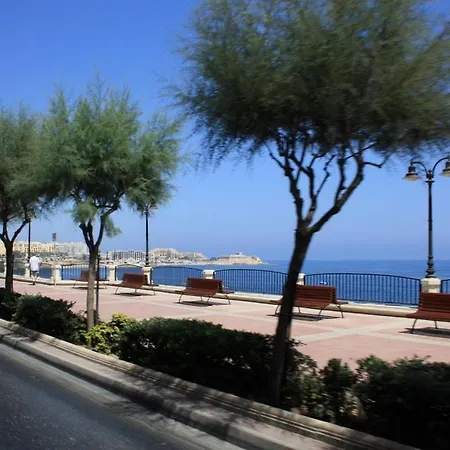 Apartmán Luxury With Side Seaviews And Pool, Location