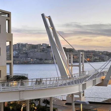 Luxury With Side Seaviews And Pool, Location By Buena Vista * Sliema