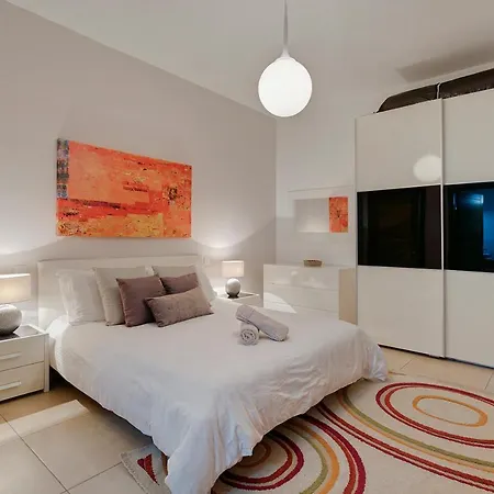 Luxury With Side Seaviews And Pool, Location * Sliema