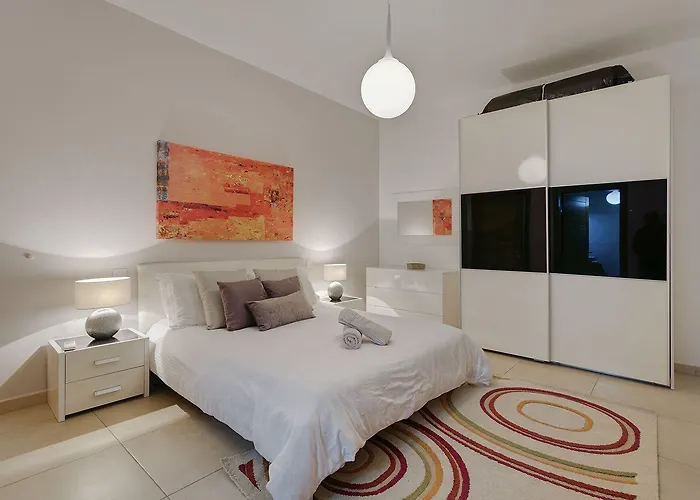 Luxury With Side Seaviews And Pool, Location By Buena Vista Apartment *