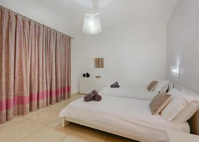 Luxury With Side Seaviews And Pool, Location By Buena Vista Apartment Sliema