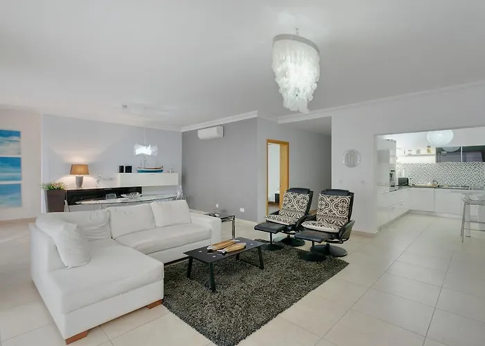 Apartment Luxury With Side Seaviews And Pool, Location By Buena Vista Sliema